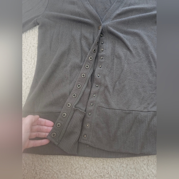 Olive Green Button-Up Quarter Sleeve Cardigan - Picture 2 of 4